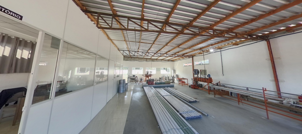 Estrutura de produção da PerfilMak em Palhoça